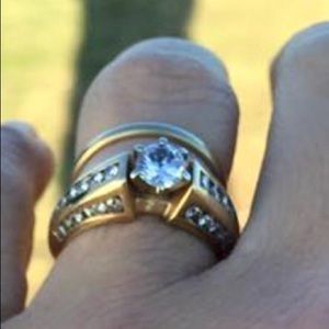 Meet your Posher, Ebbi